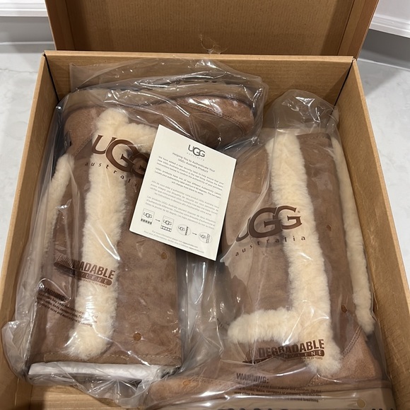 UGG Australia kids tall boots size 1 - Picture 5 of 6